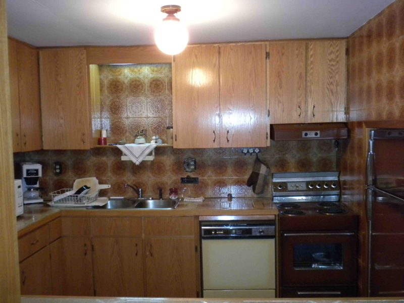 Ugliest Kitchen Contest Finalist – CLICK HERE TO VOTE for a chance to win your own kitchen makeover!
