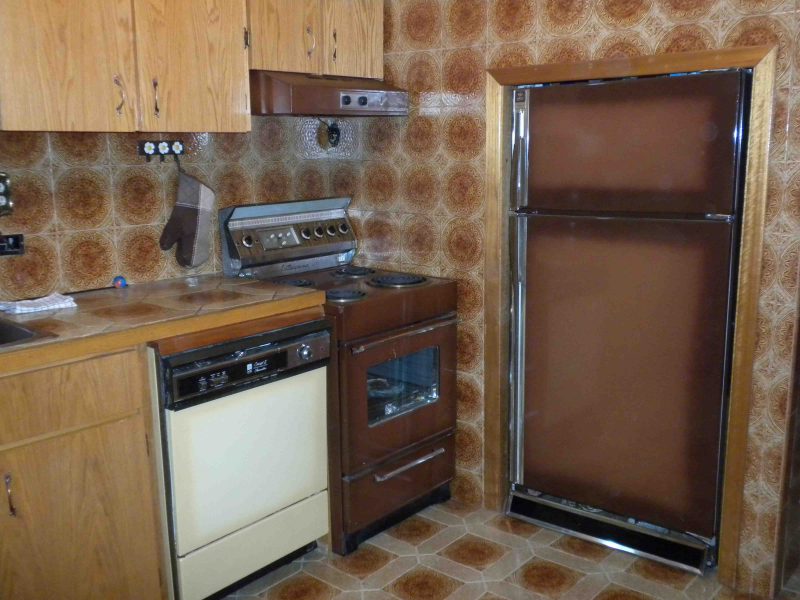 Ugliest Kitchen Contest Finalist – CLICK HERE TO VOTE for a chance to win your own kitchen makeover!