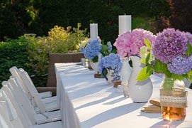 garden-table-1462501__180