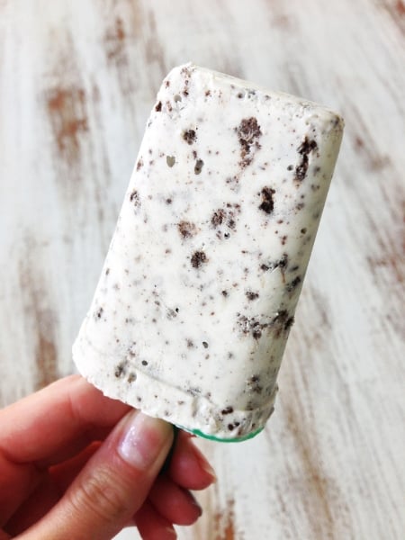 Skinny Cookies and Cream Popsicles