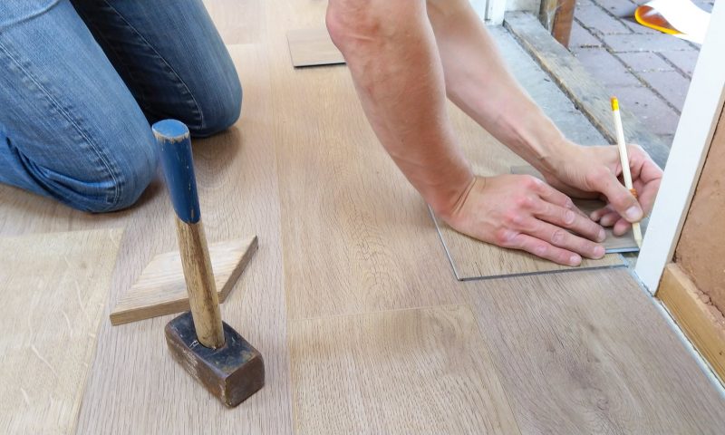 Los suelos de madera son perfectos para dar calidez al hogar