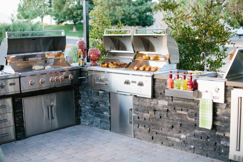 Setting Up Your Outdoor Kitchen - Home Trends Magazine